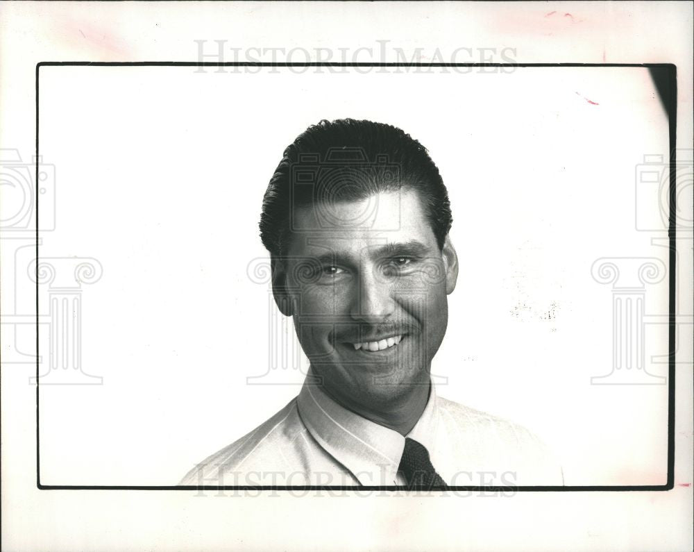 1989 Press Photo Slicked-back Michael Douglas Hairstyl - Historic Images