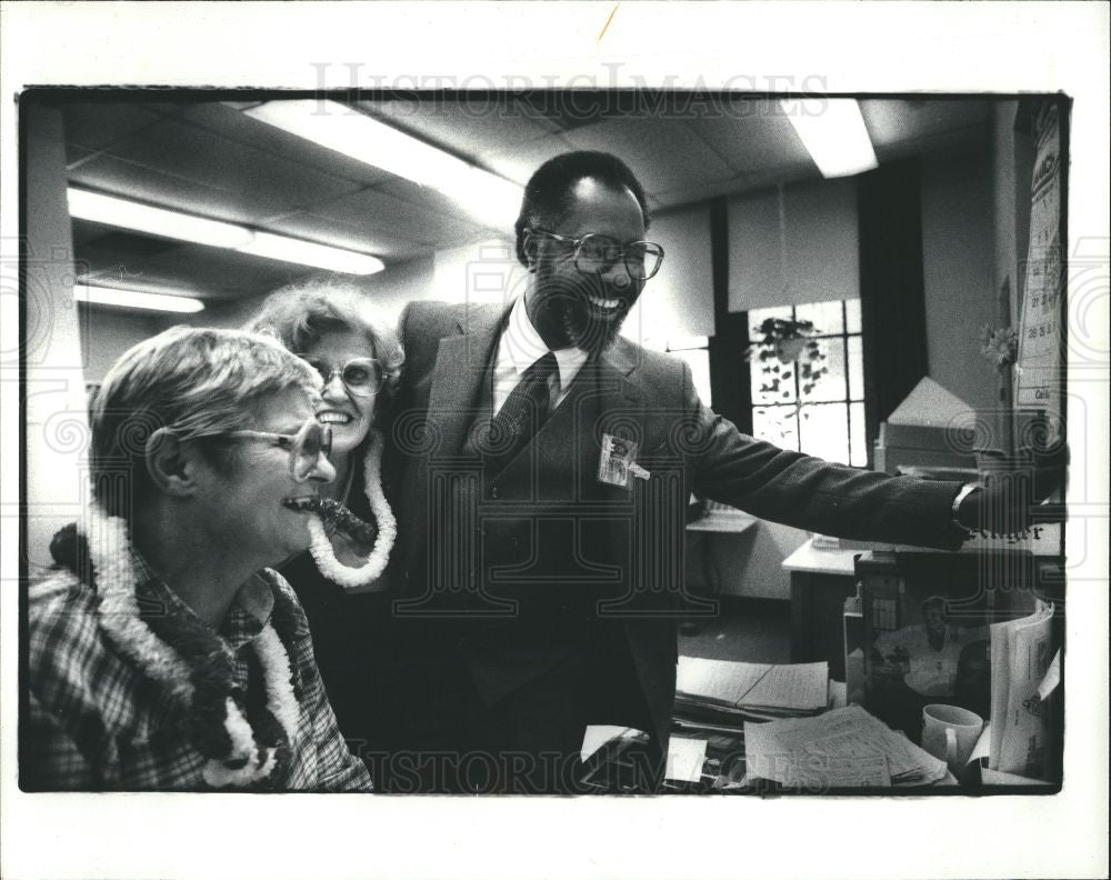 1982 Press Photo Principal Joe Greene diary - Historic Images