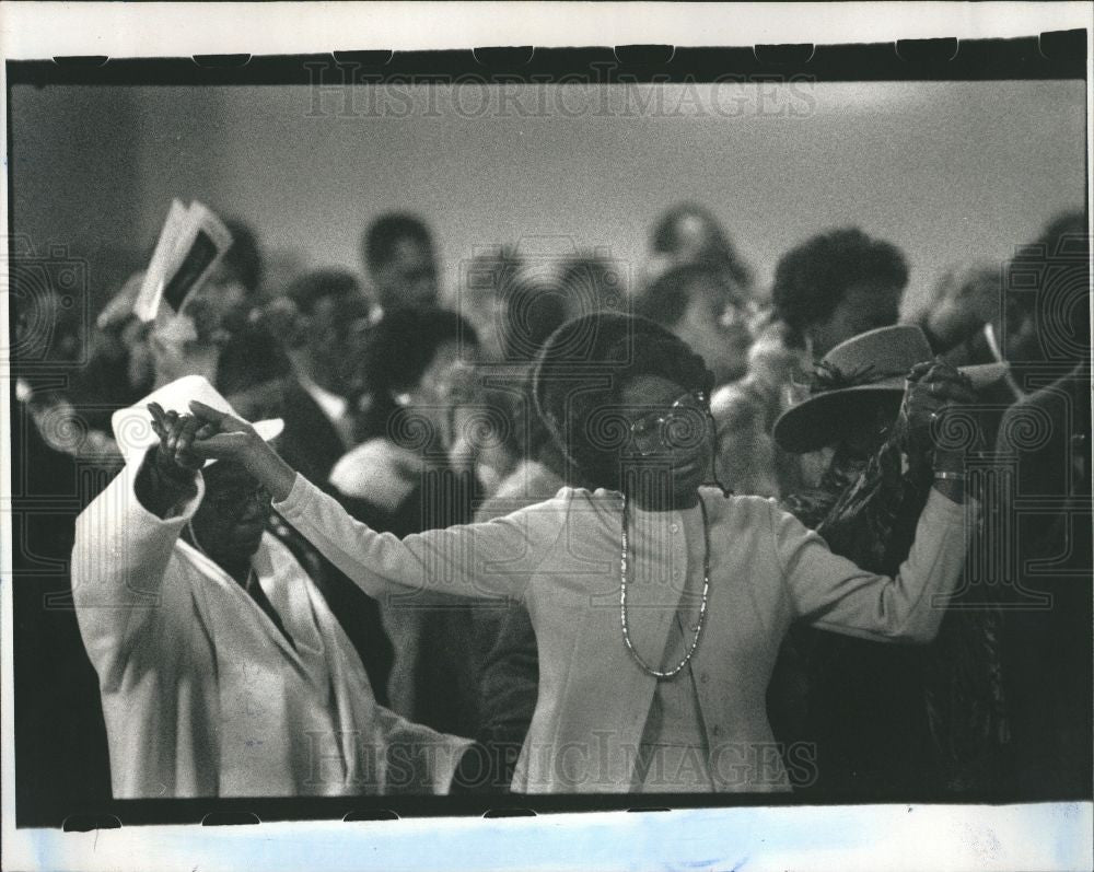 1989 Press Photo Poterfield Wilsons funeral Mourners - Historic Images