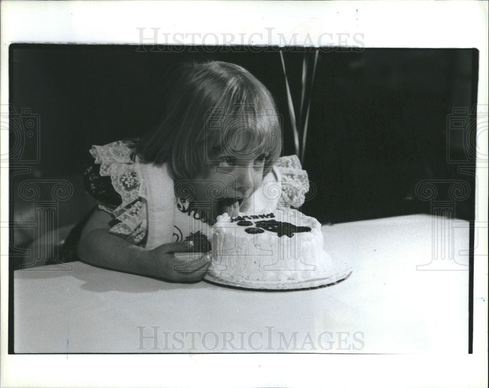 1992 Press Photo cake - Historic Images