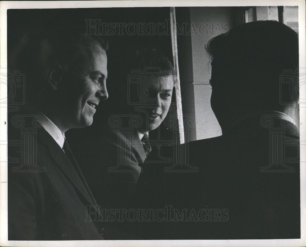 1961 Press Photo Men Talking by Window - Historic Images