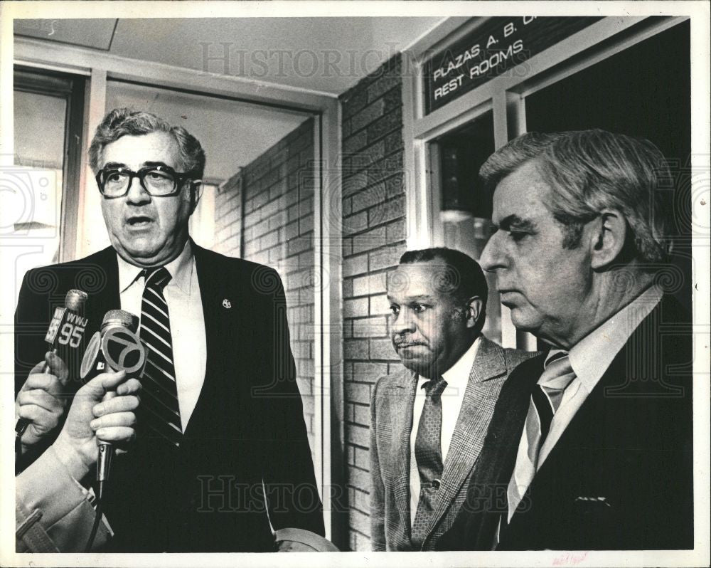 1983 Press Photo OWEN BLEBER UAW president - Historic Images