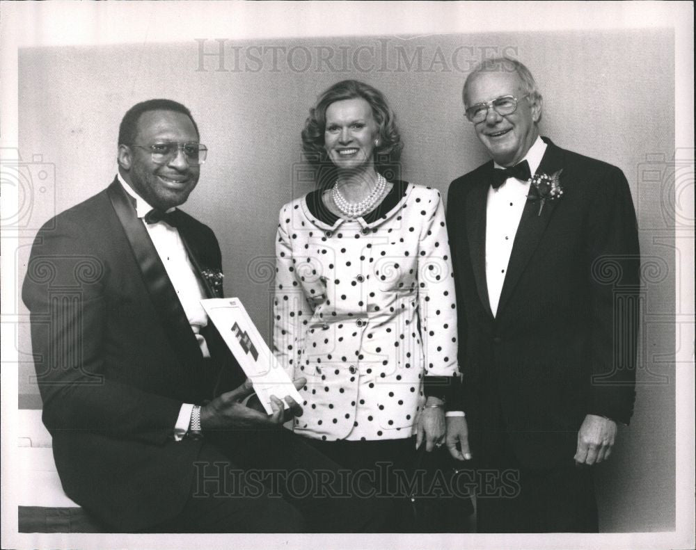 1990 Press Photo Bennett Bidwell Chairman Chrysler - Historic Images