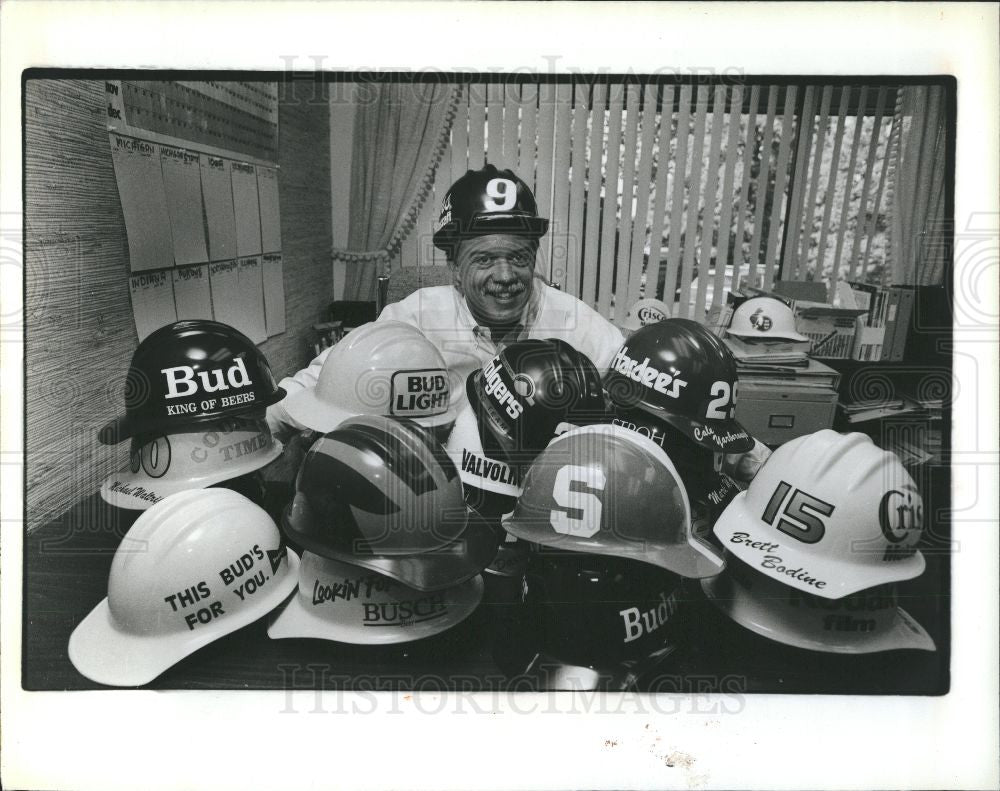 1988 Press Photo Bill Harrington Genesus Marketing hats - Historic Images