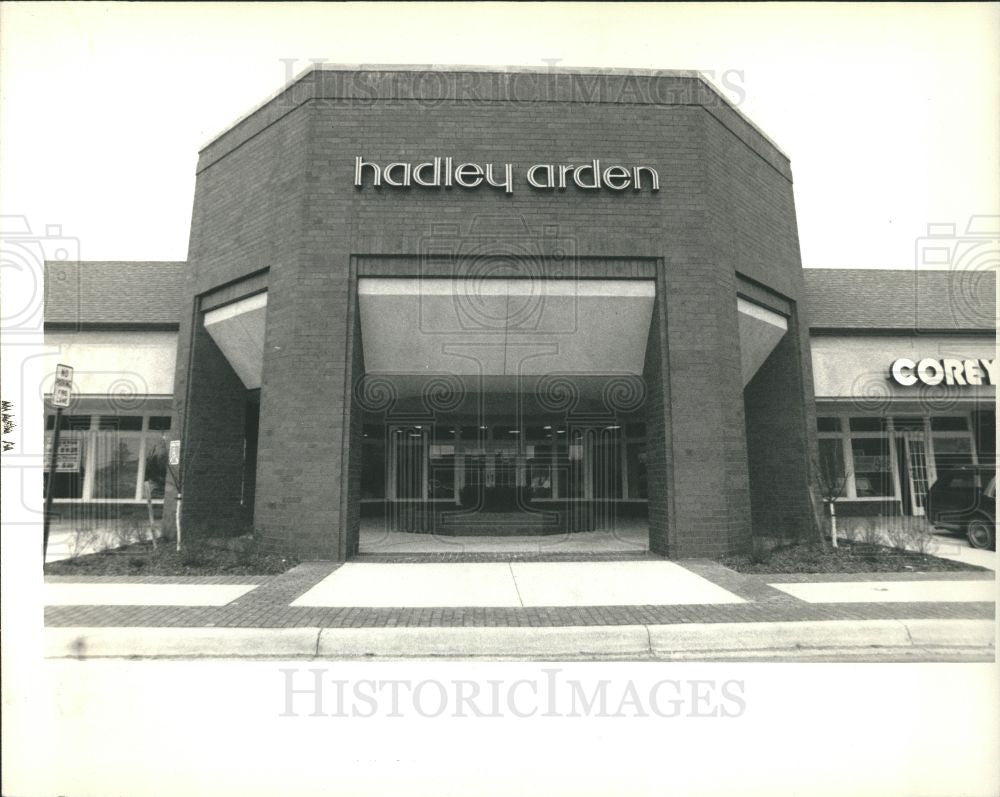 1988 Press Photo Hadley Arden store Novi Town Center - Historic Images