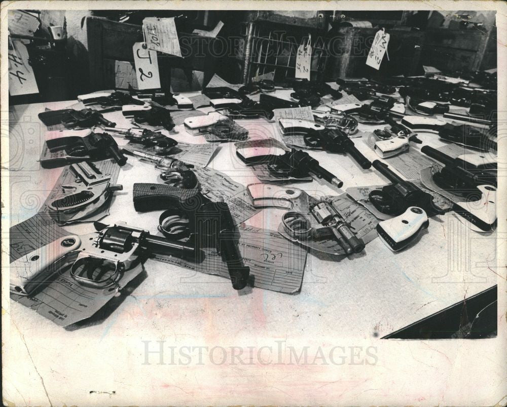 1987 Press Photo Gun , Gun Freeze City Council - Historic Images