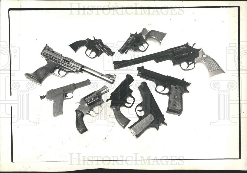 1988 Press Photo Gun - Historic Images
