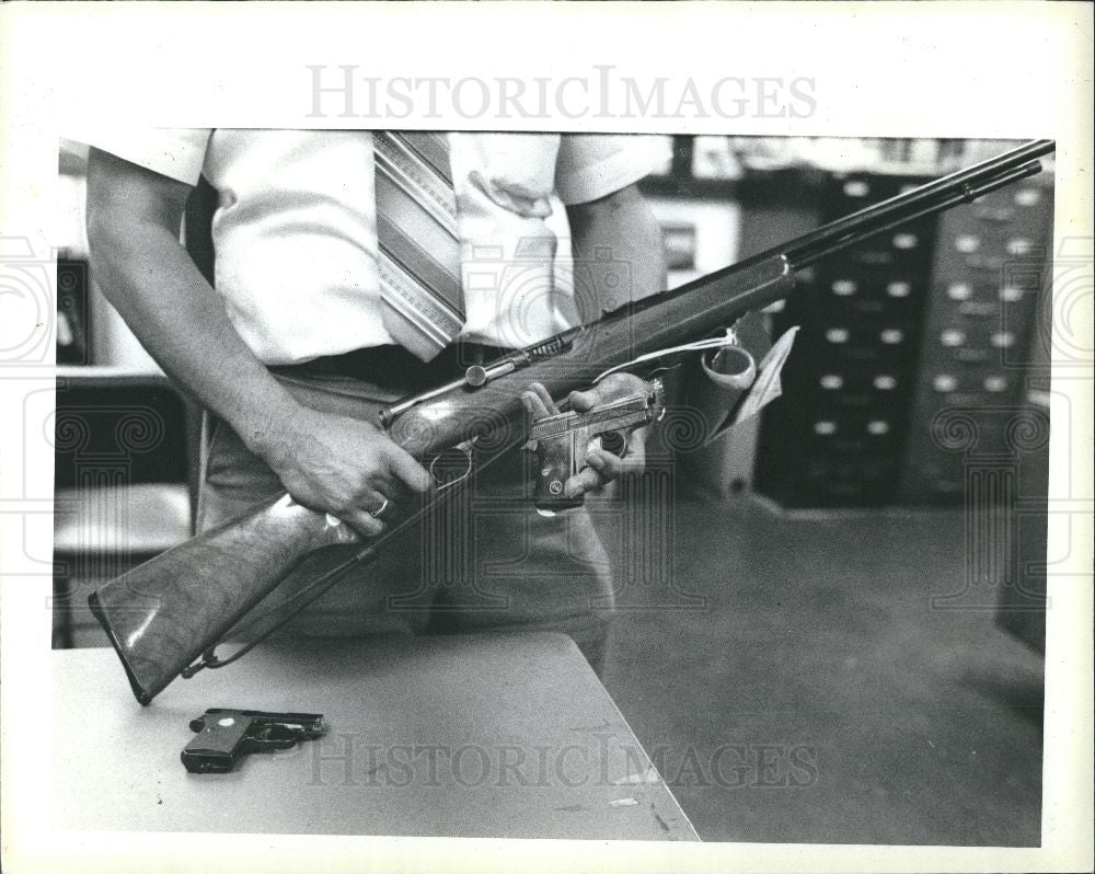 1984 Press Photo Gun - Historic Images