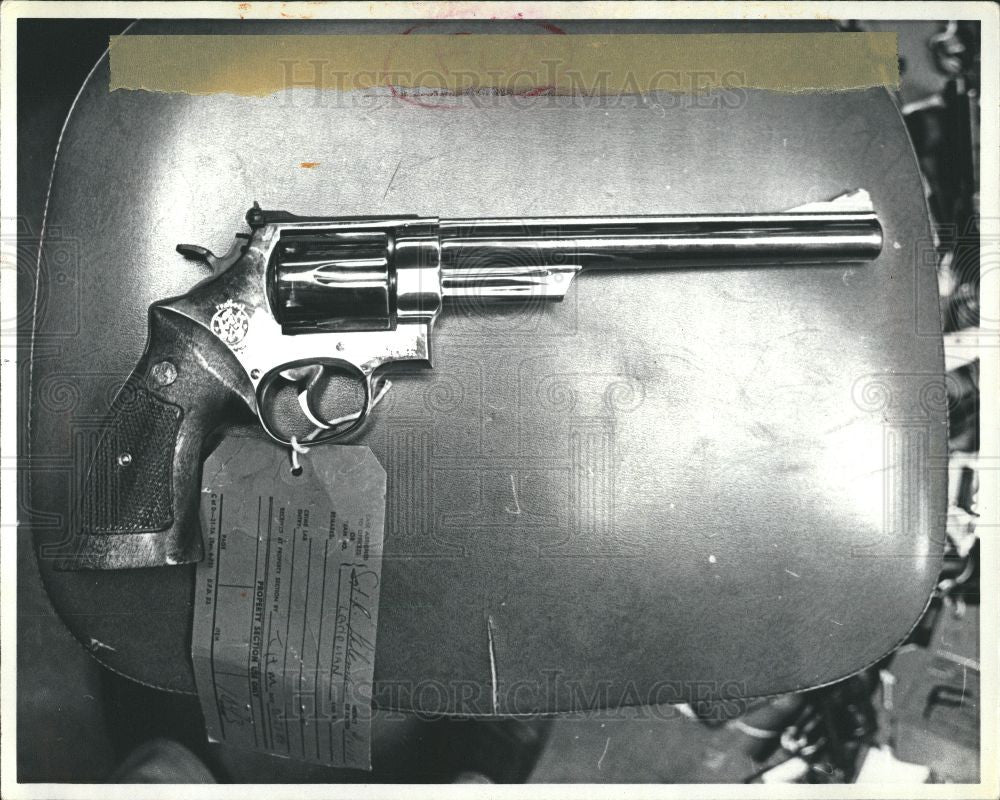 1981 Press Photo gun firing weapon - Historic Images