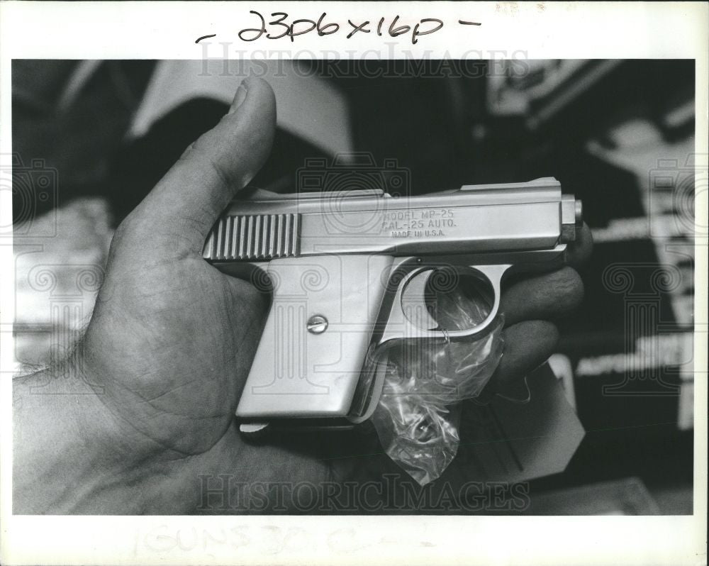 1991 Press Photo Gun - Historic Images