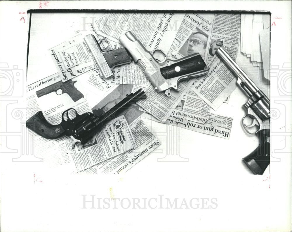 1982 Press Photo gun - Historic Images