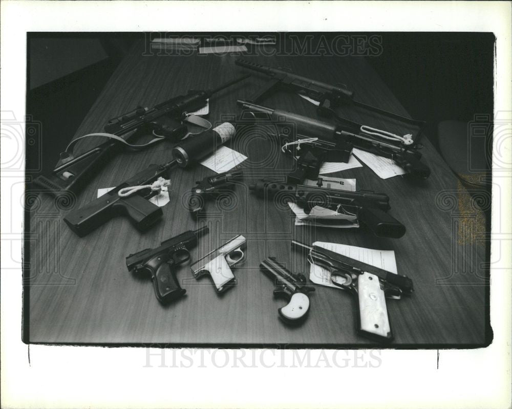 1988 Press Photo guns - Historic Images