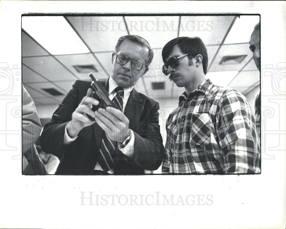 1982 Press Photo Gun - Historic Images