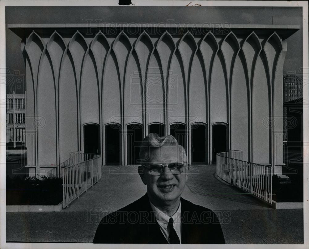 1964 Press Photo Arthur Neef Helen L.De Roy Auditorium - Historic Images