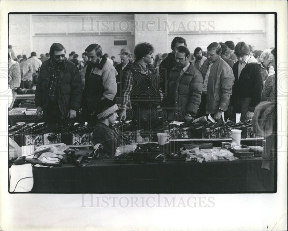 1981 Press Photo Gun show - Historic Images