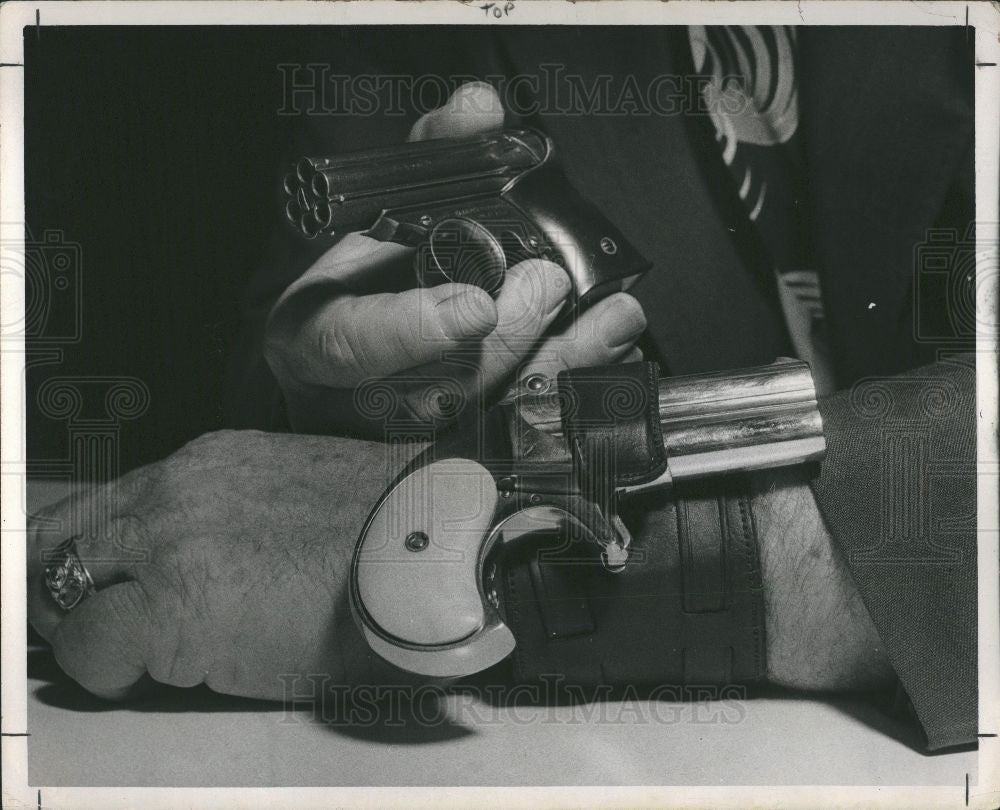 1958 Press Photo Gun - Historic Images