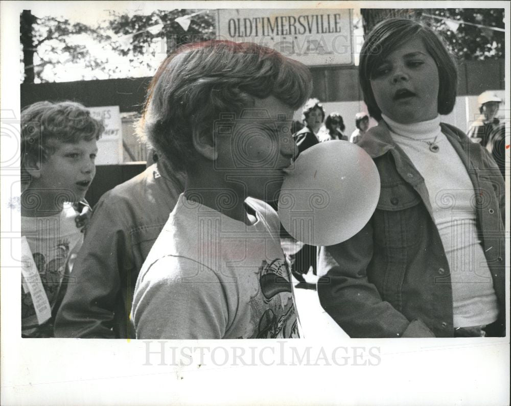 1976 Press Photo Jeff Robertson bubble gum contest - Historic Images