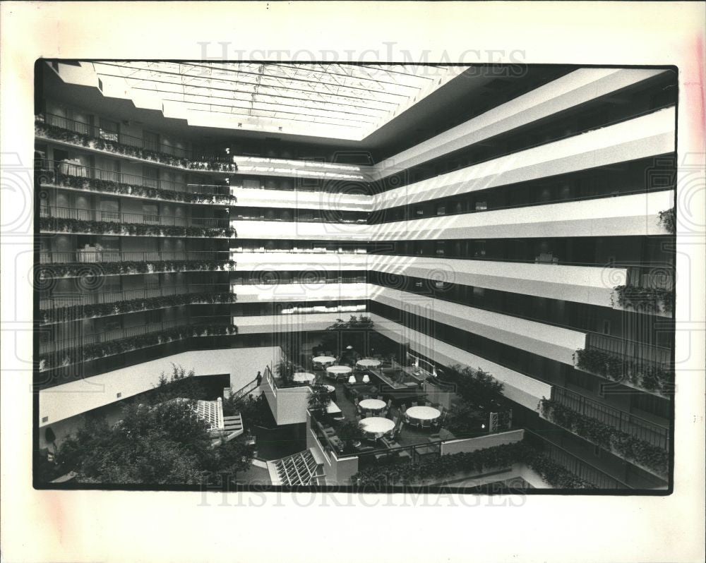 1987 Press Photo guest quarters hotel 1987 - Historic Images