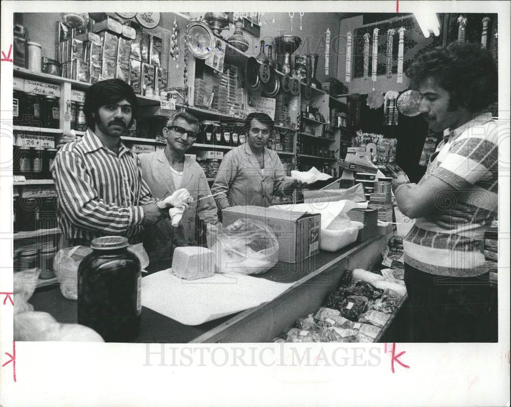 1975 Press Photo Dino Louie Nick Anastasopoulos - Historic Images