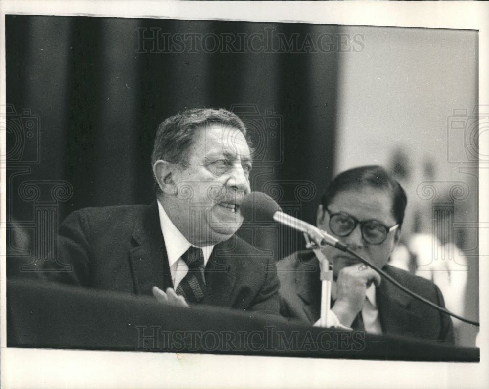 1986 Press Photo Sydney Harris, Rabbi Schwartz - Historic Images