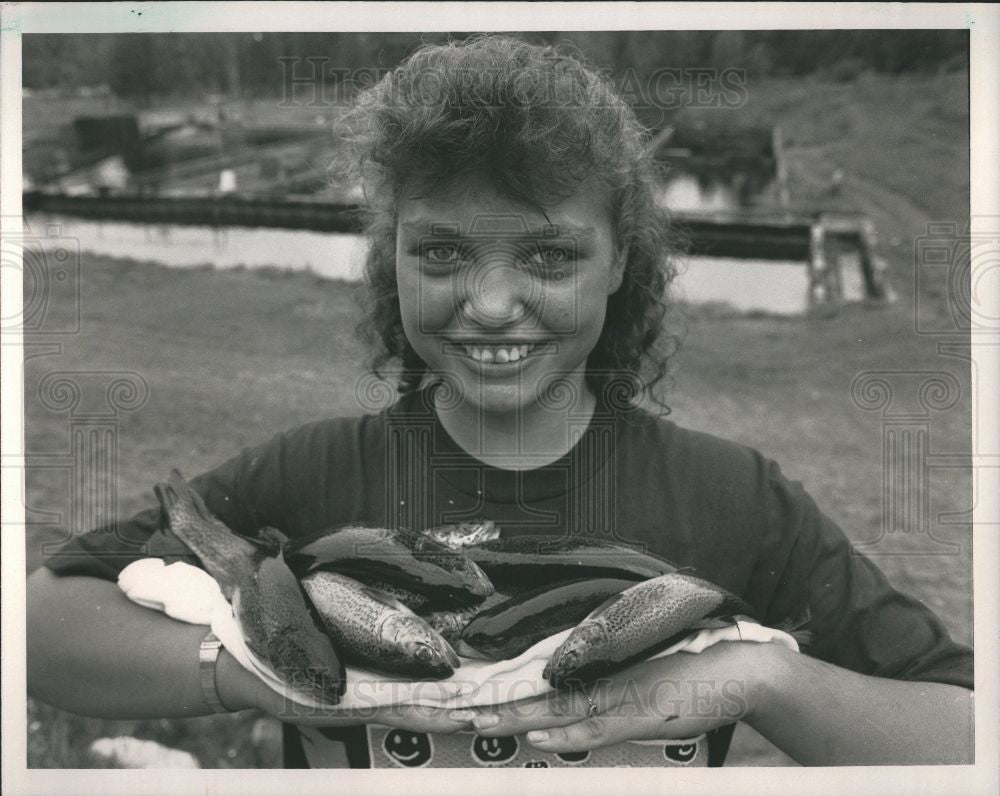 1989 Press Photo Mary Janisse trout Green River - Historic Images