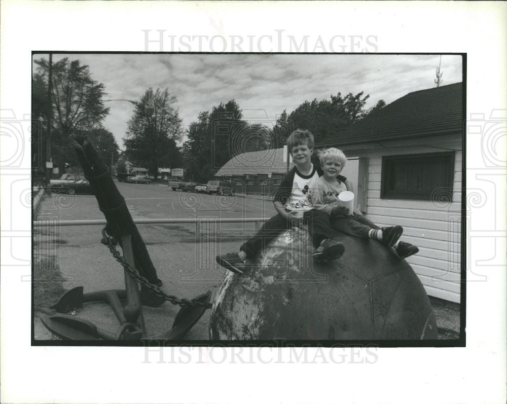 1989 Press Photo Daniel Grimm, Steven Grimm - Historic Images