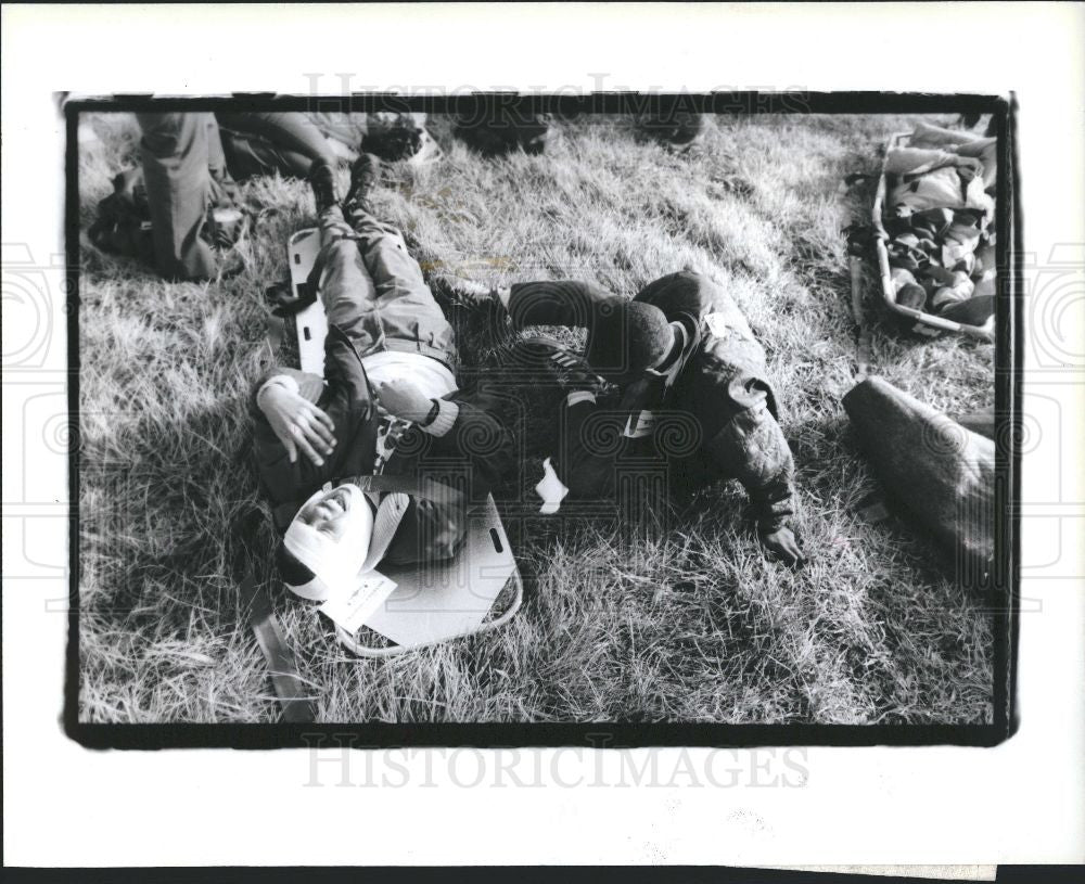 1990 Press Photo Davis school simulated wreckage - Historic Images