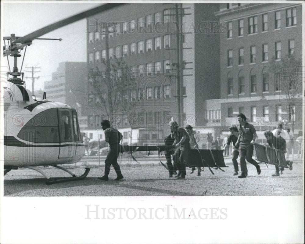 1977 Press Photo Medivac Hutzel Hospital disaster test - Historic Images
