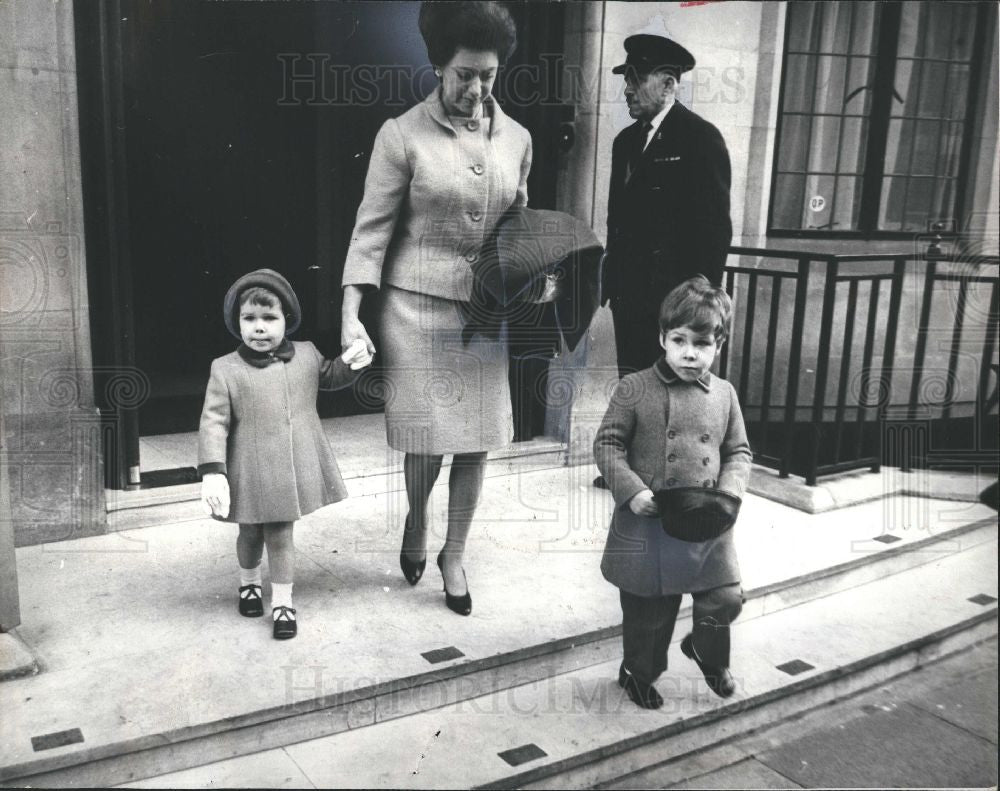 1966 Press Photo ARMSTRONG JONE LADY SARAH - Historic Images