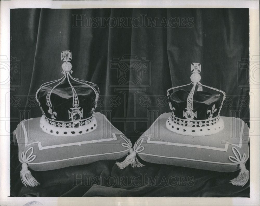 1952 Press Photo Crowns Queen Mary Mother Elizabeth II - Historic Images