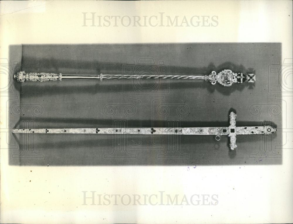 1937 Press Photo England Crown Jewels Coronation - Historic Images