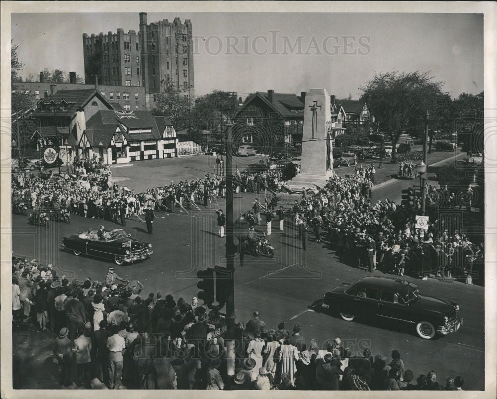 1957 Press Photo Princess Duke passing Windsors War Mem - Historic Images