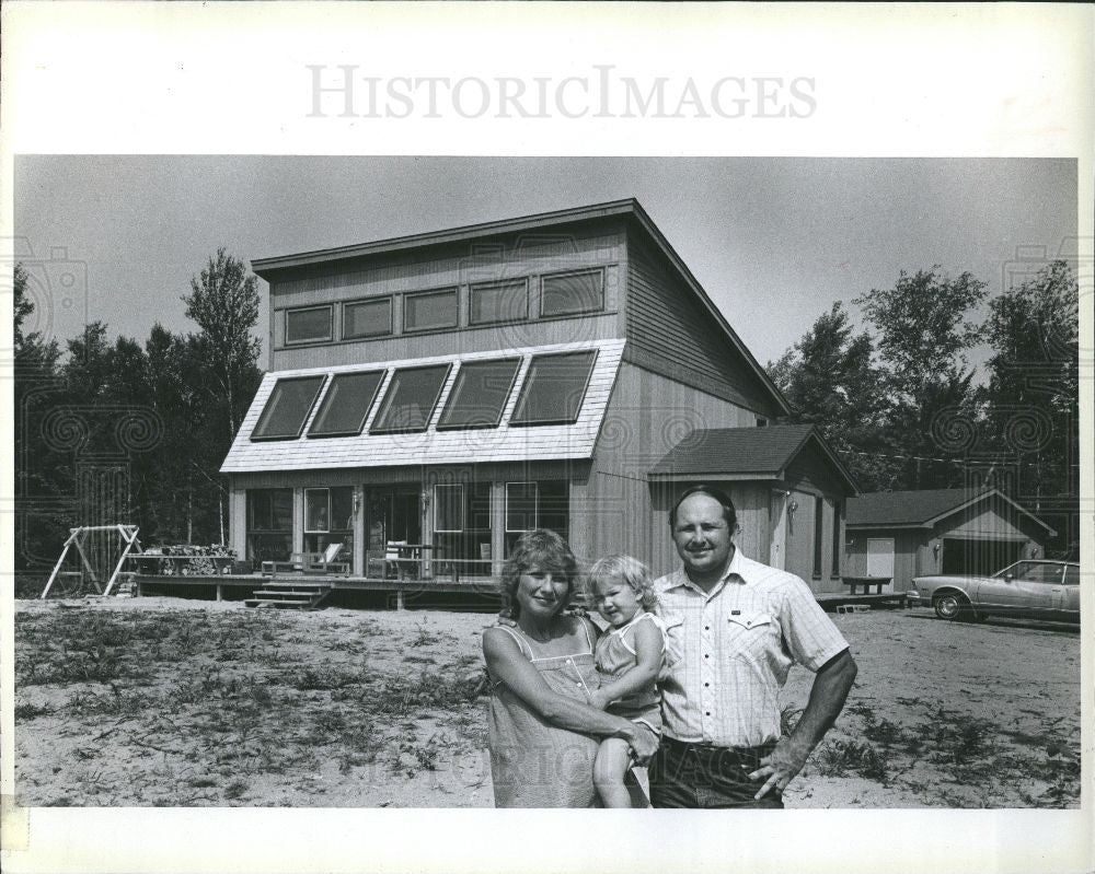 1980 Press Photo Furnos solar home - Historic Images