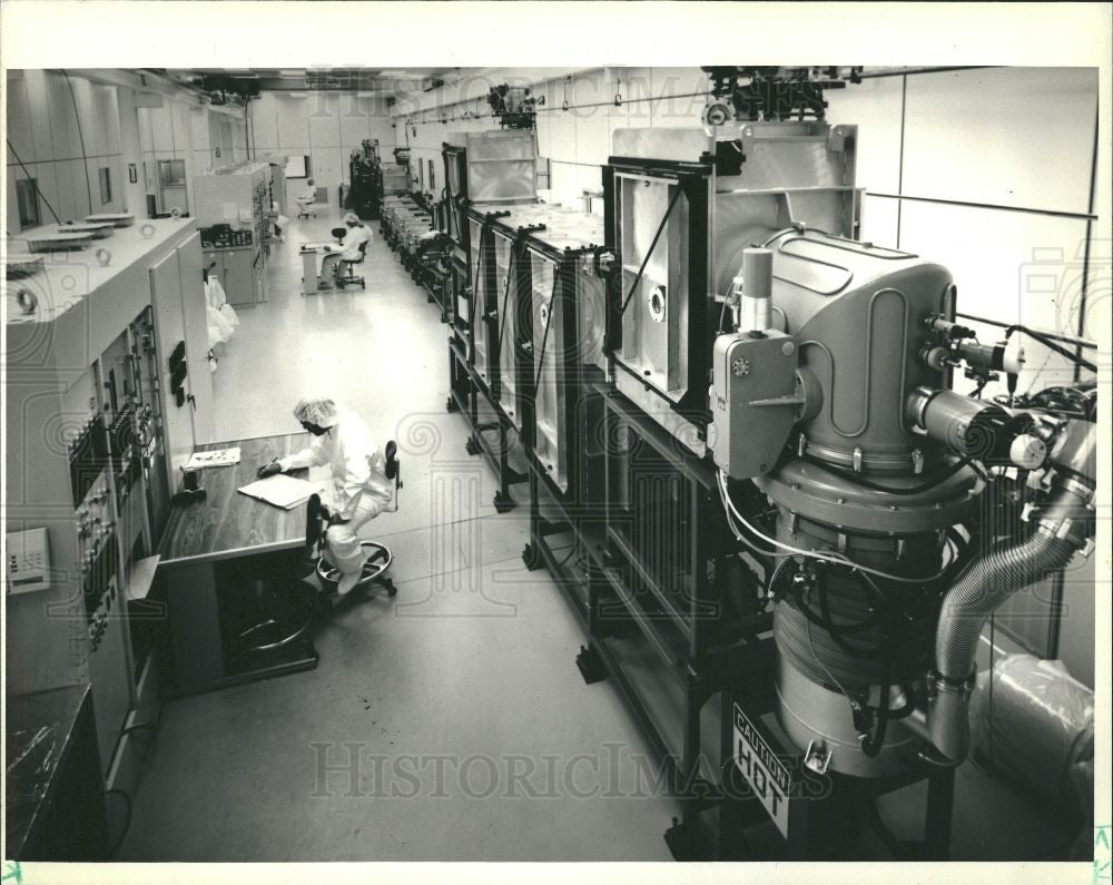 1987 Press Photo Sovincs solar cell plant engery ECD - Historic Images