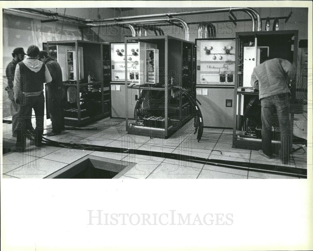 1985 Press Photo Electronic Data Services Auburn Hts, - Historic Images
