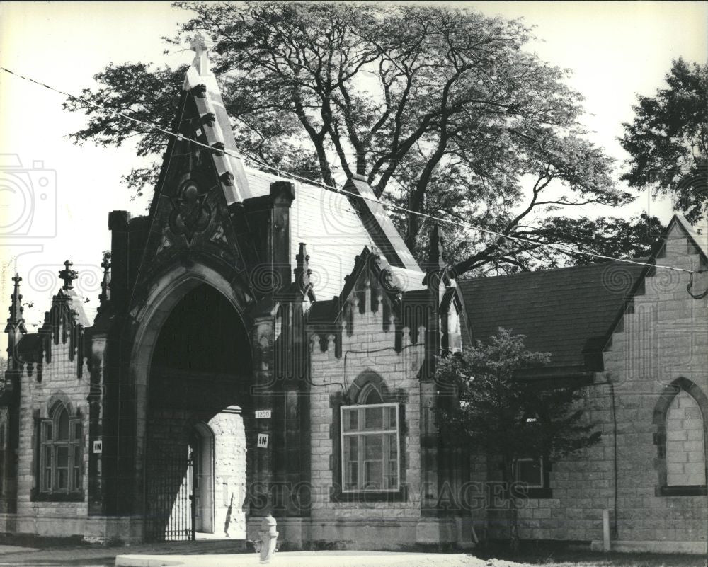 1983 Press Photo Elmwood Cemetery Gothic Entranceway - Historic Images