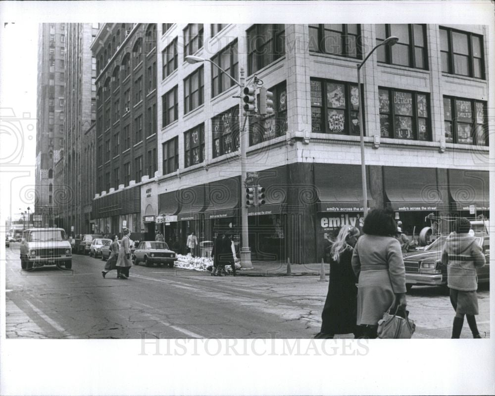 1978 Press Photo Emilys across the street, Detroit 78 - Historic Images