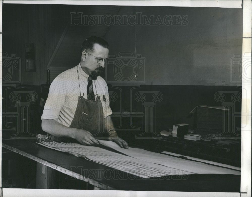 1941 Press Photo newspaper, ledger, print, workshop - Historic Images