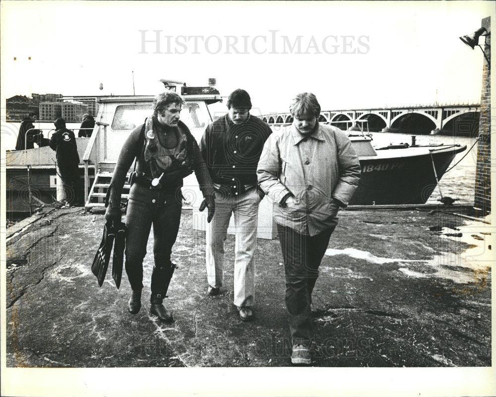 Press Photo diving detroit - Historic Images