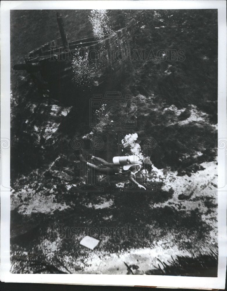 Press Photo Diving Florida Keys - Historic Images