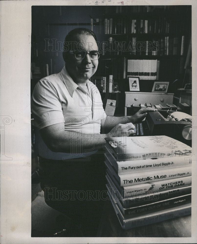 1974 Press Photo A PRACTICAL MAN , LLOYD BIGGLE - Historic Images