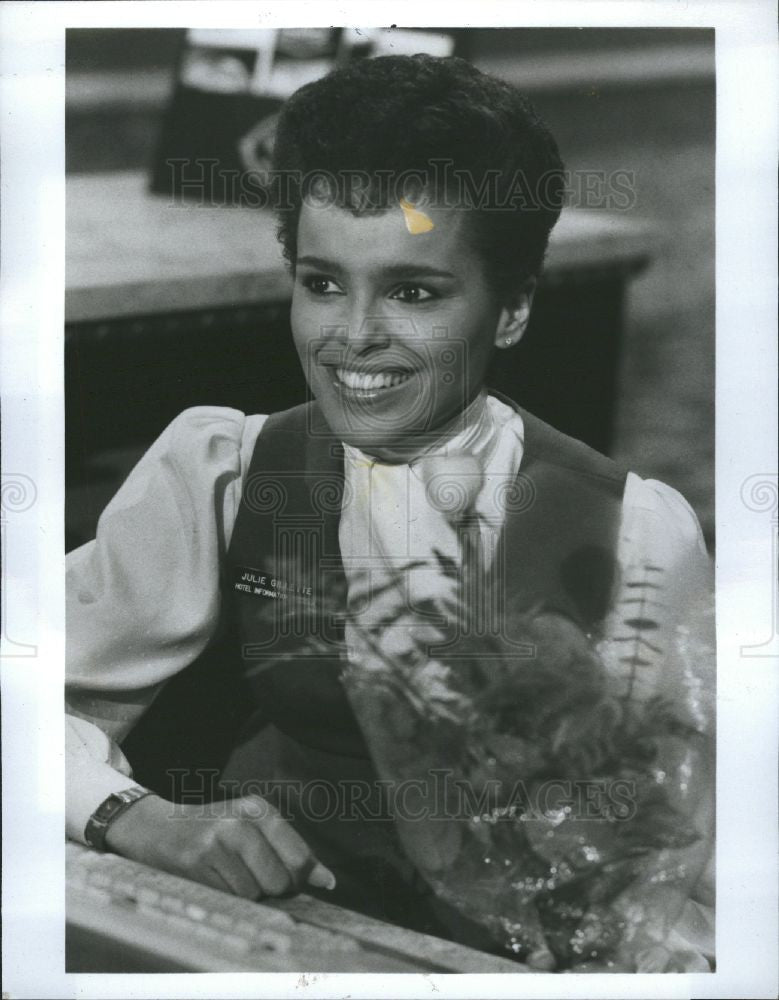 1984 Press Photo Belafonte-Harper stars Hotel - Historic Images