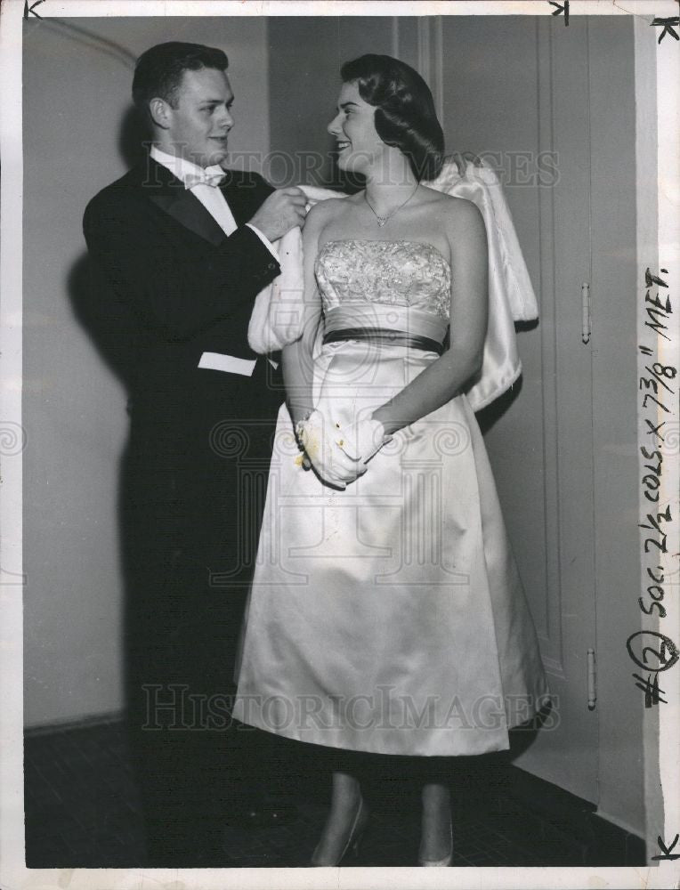 1959 Press Photo Ray Biggs and Lollie Ecclestone - Historic Images