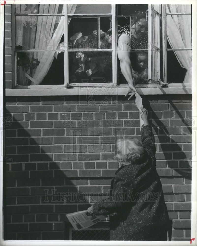 1991 Press Photo Rose Bell McMarva McMillan Loren flier - Historic Images