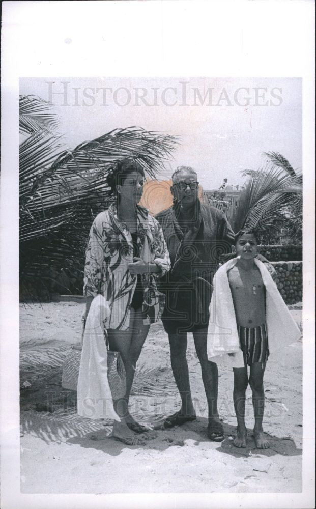 1963 Press Photo president, venezula, father, beach - Historic Images