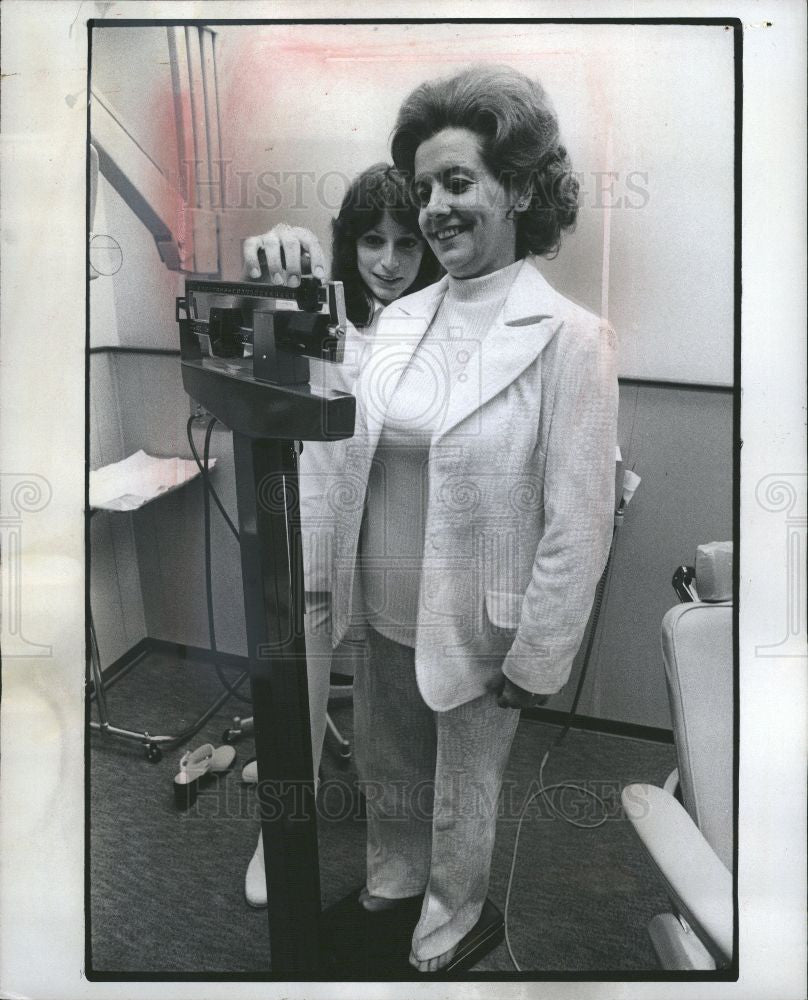 1974 Press Photo Lucy Norman, Jeannie Thomas - Historic Images