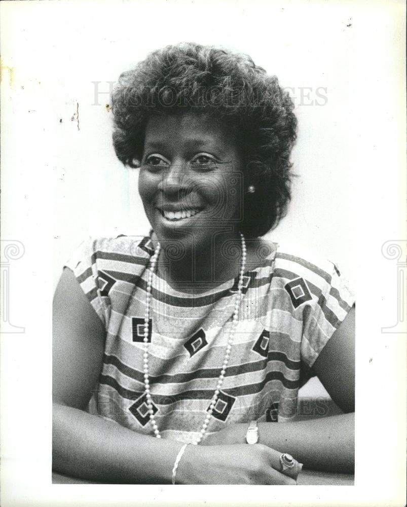 1986 Press Photo EDNA BELL Labour Relations Department - Historic Images