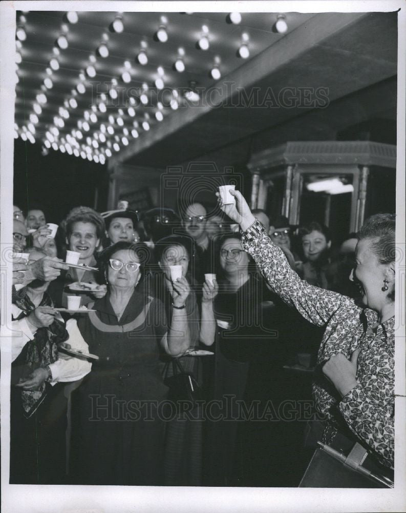 1957 Press Photo Mrs. Dora Rose owner DEXTER THEATER - Historic Images