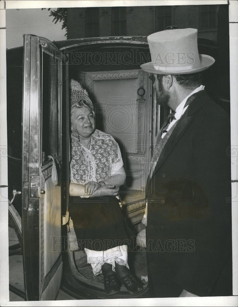 1941 Press Photo Mrs. Flora E. Smith,John F. Hoey - Historic Images