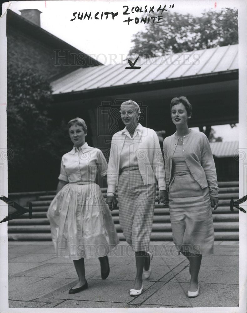 1957 Press Photo Mrs. Thomas E. Wilson granddaughters - Historic Images